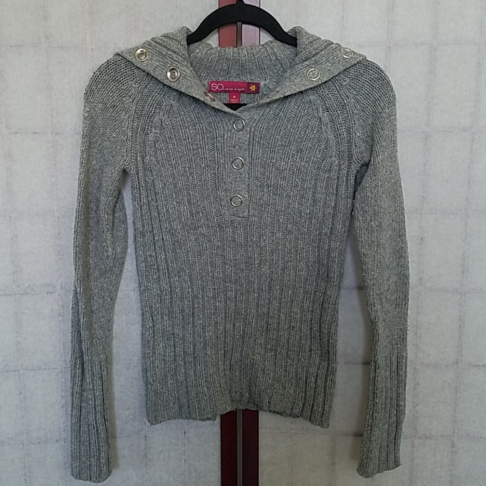 SO Gray 3/4 front button-up sweater. Juniors M.